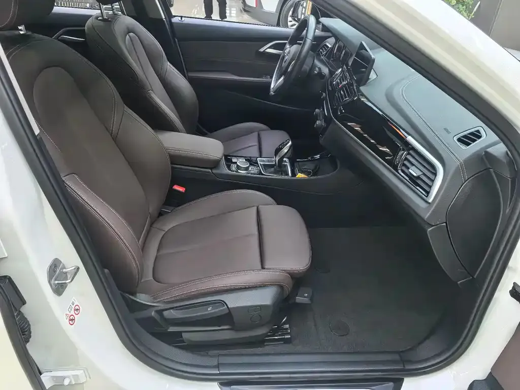BMW 1 Series 2021 из CN, фото 9