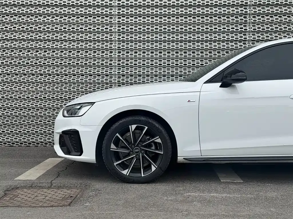 Audi A4L 2023 из CN, фото 4