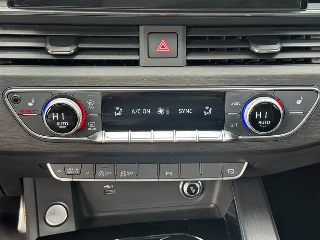 Audi A4L 2023 из CN, фото 5