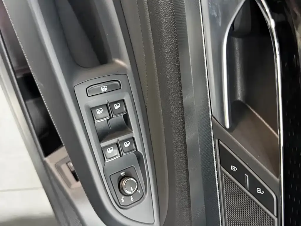 Volkswagen Passat 2023 из CN, фото 2
