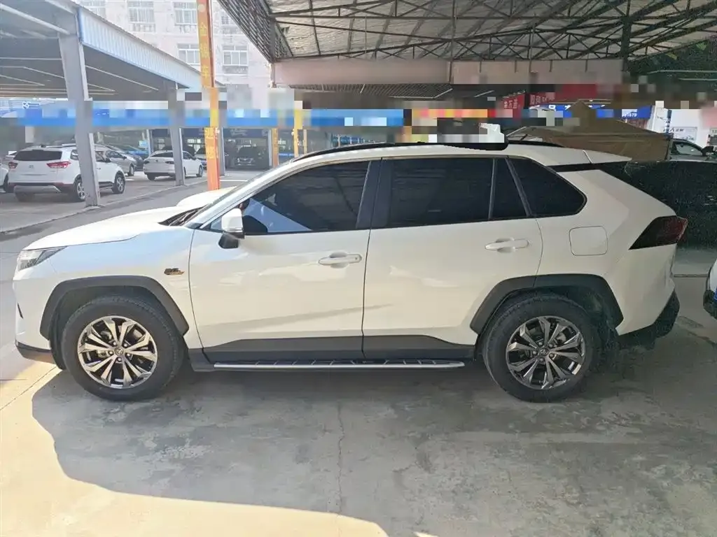 Toyota RAV4 2024 из CN, фото 2