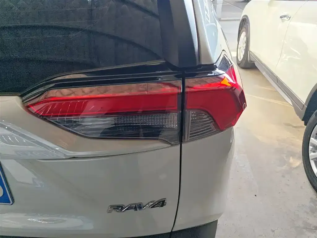 Toyota RAV4 2024 из CN, фото 10