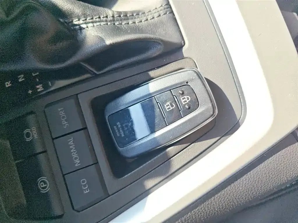 Toyota RAV4 2024 из CN, фото 4