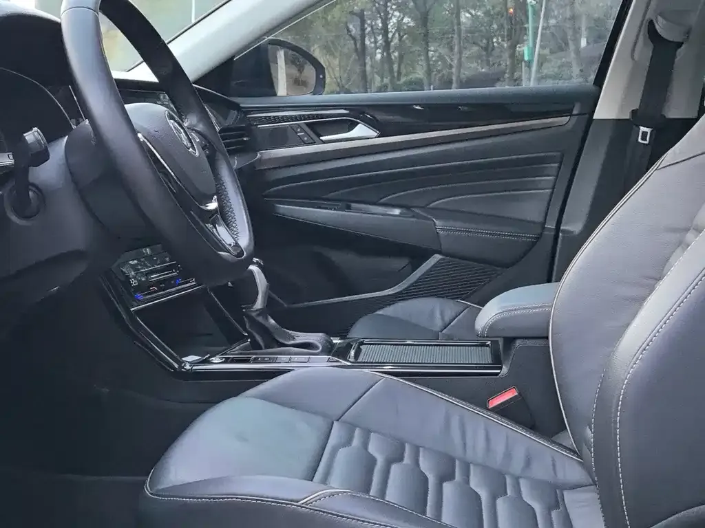 Volkswagen Passat 2021 из CN, фото 2