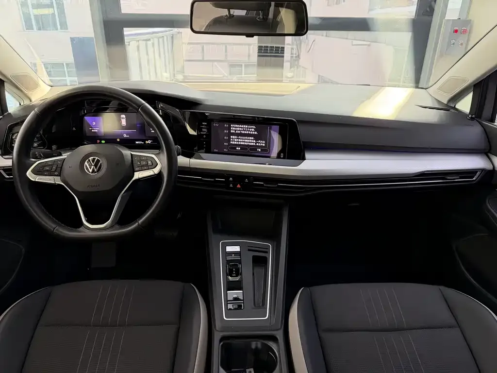 Volkswagen Golf 2021 из CN, фото 2