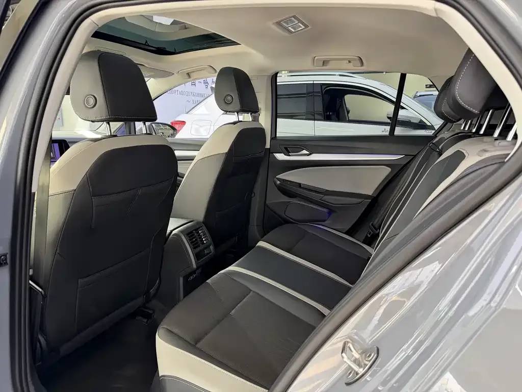Volkswagen Golf 2021 из CN, фото 8