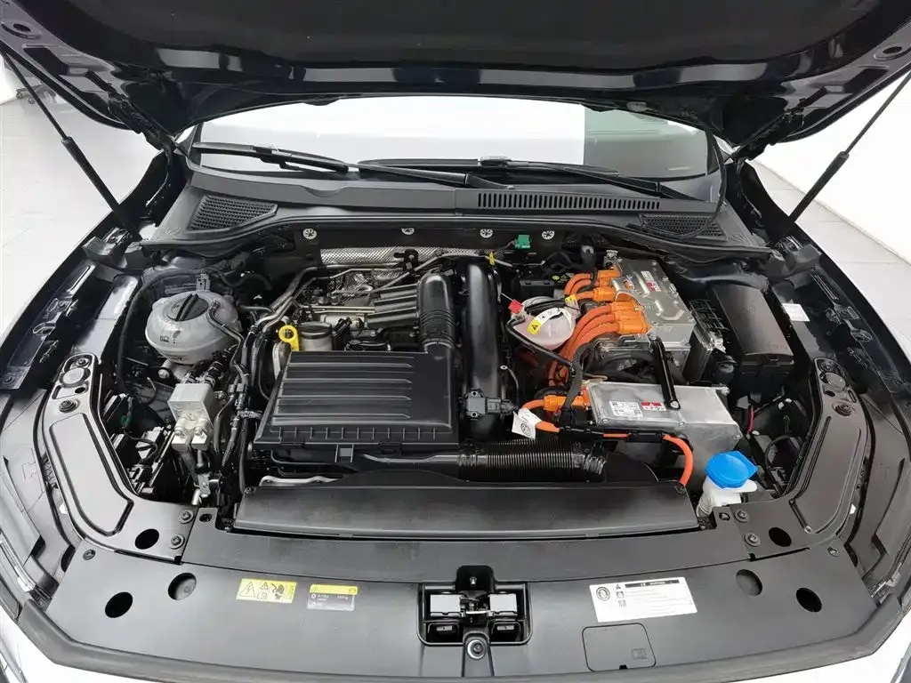 Volkswagen Passat New Energy — фото 9