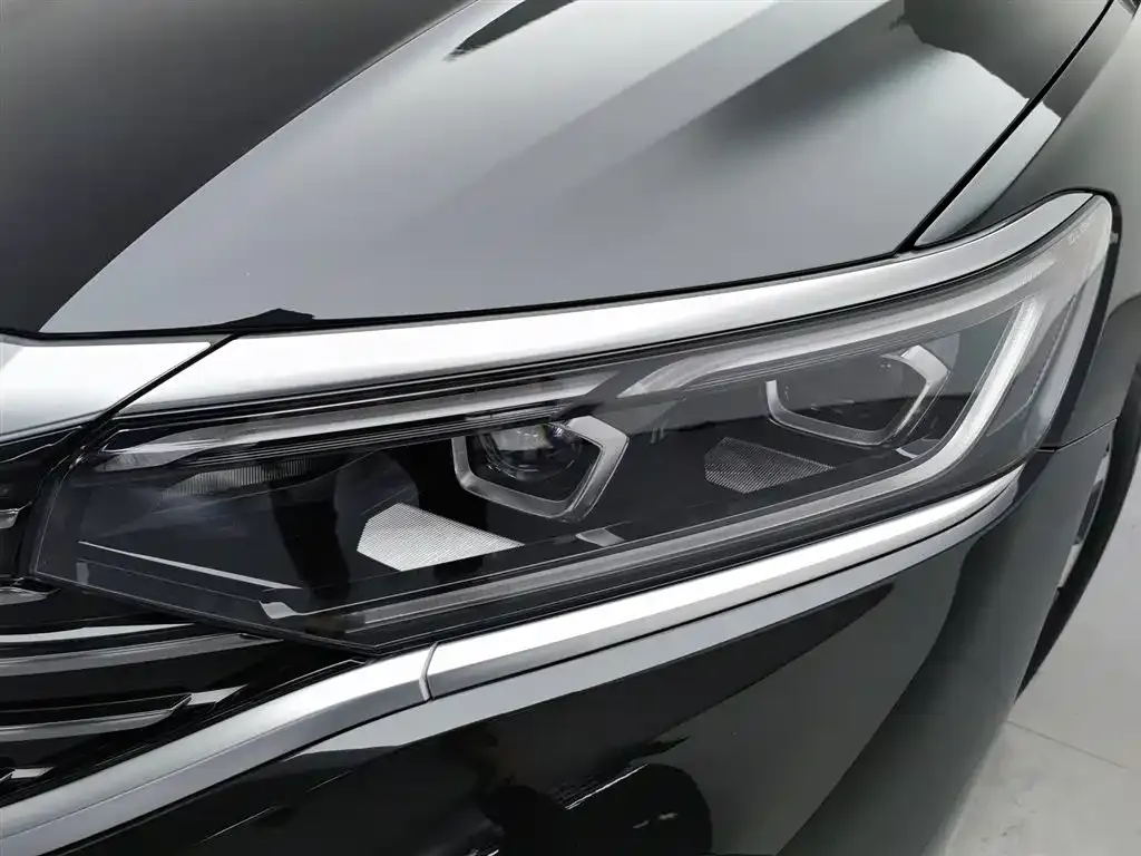 Volkswagen Passat New Energy — фото 8