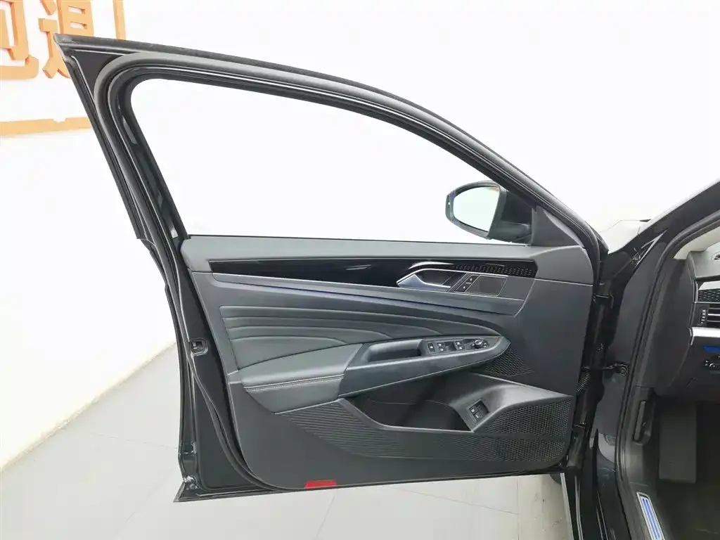 Volkswagen Passat New Energy — фото 4