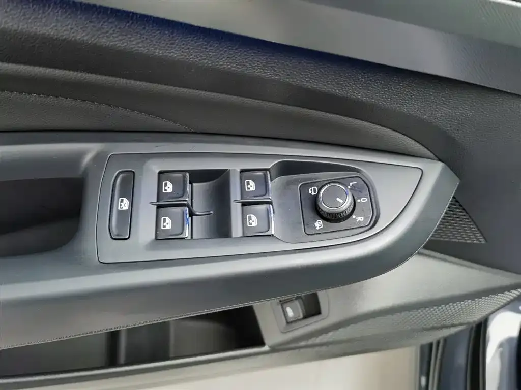 Volkswagen Passat New Energy — фото 7