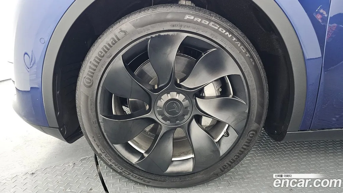 Tesla Model Y — фото 9