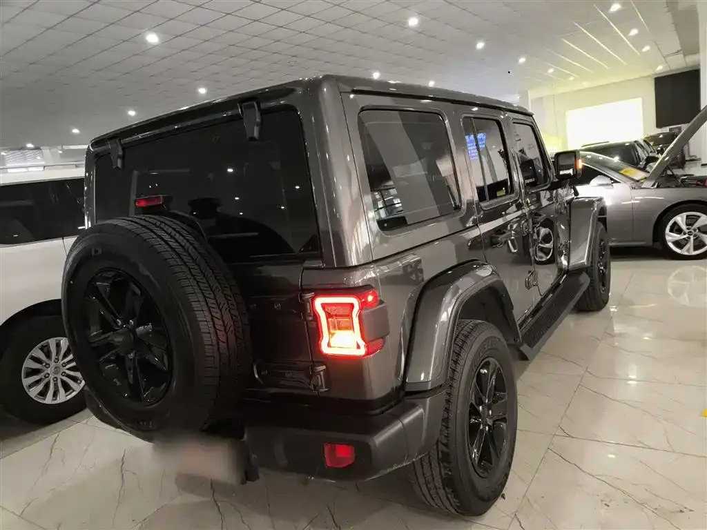 Jeep Wrangler — фото 9