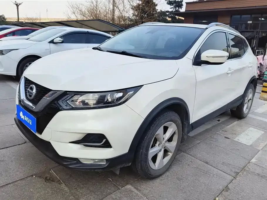 Nissan Qashqai — фото 1