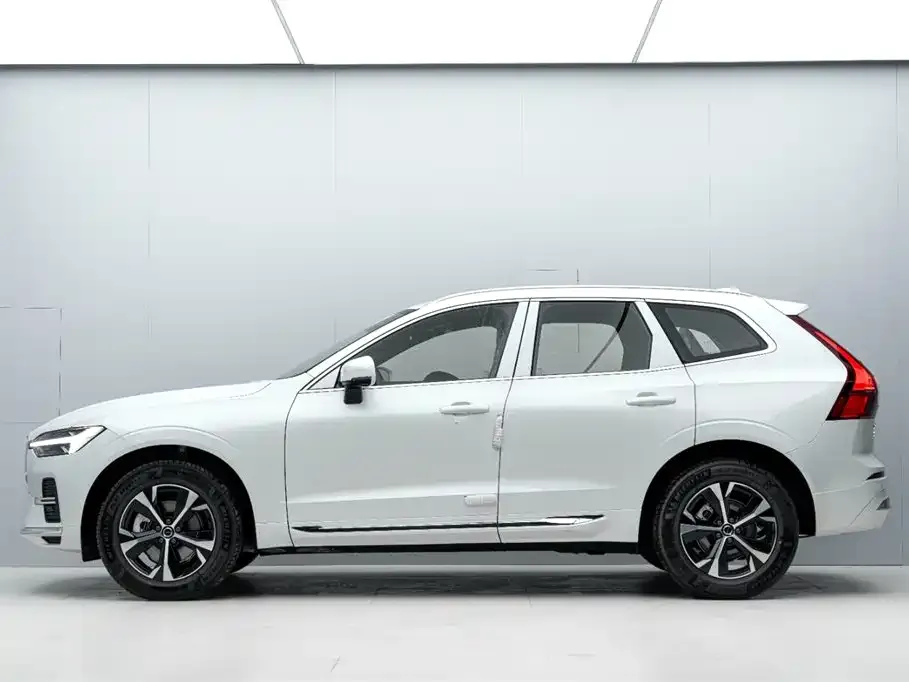Volvo XC60 — фото 10