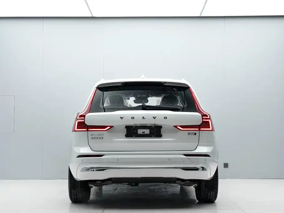 Volvo XC60 — фото 8