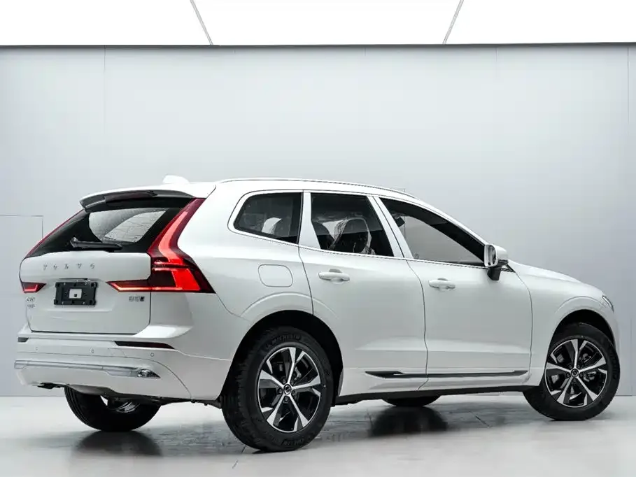Volvo XC60 — фото 5