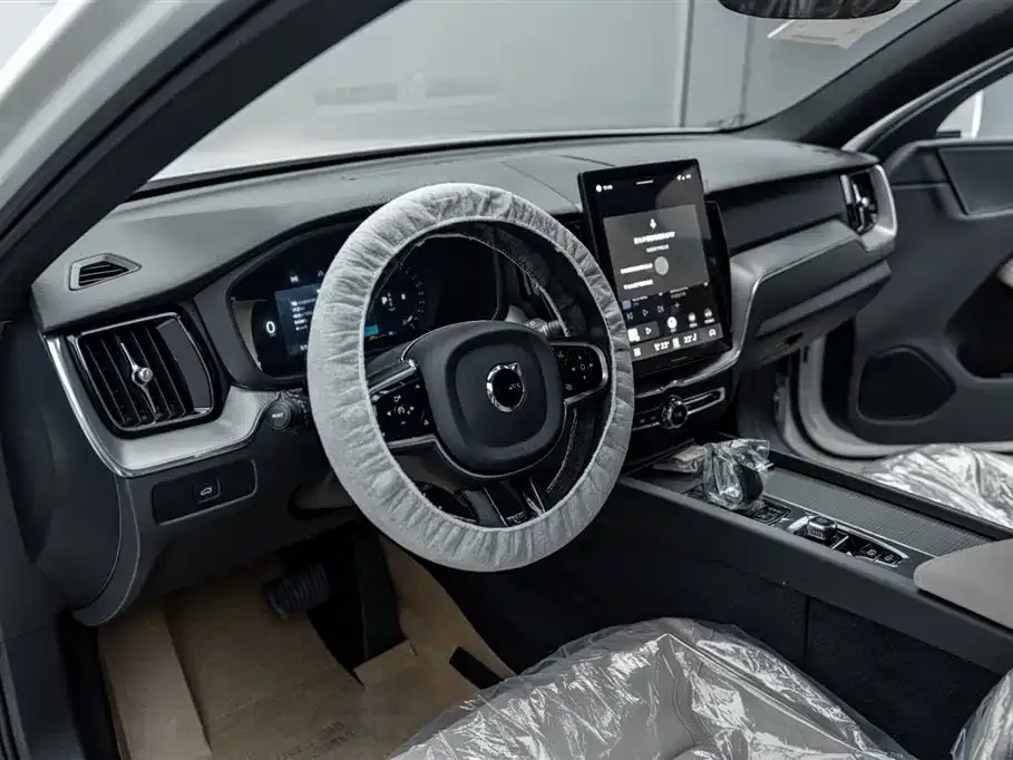 Volvo XC60 — фото 3