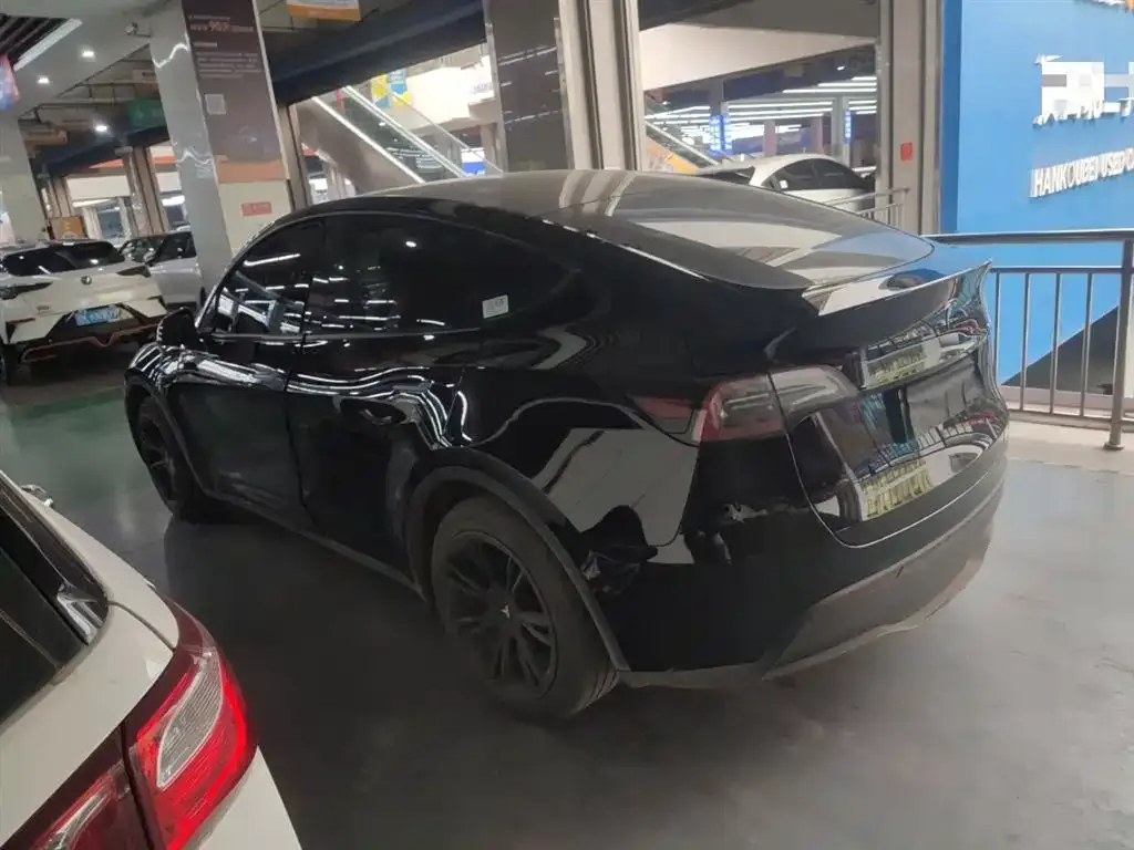 Tesla Model Y — фото 6
