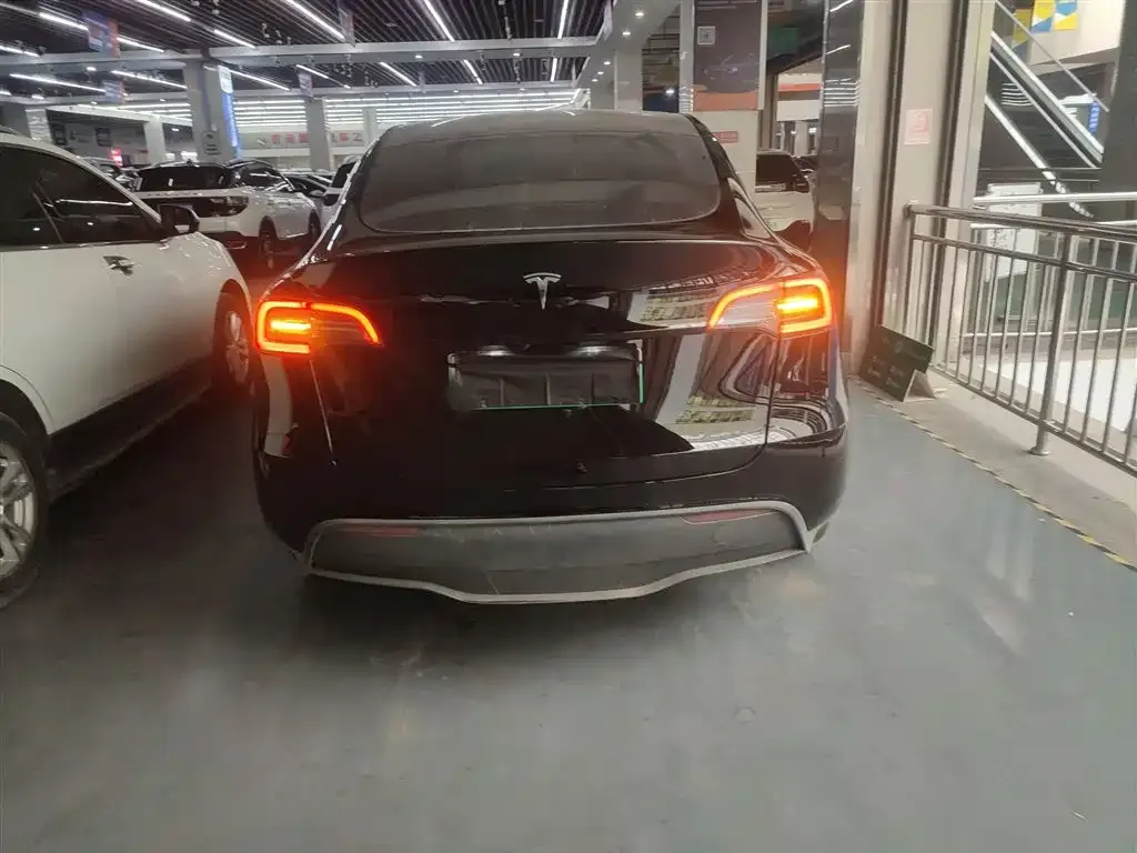 Tesla Model Y — фото 4