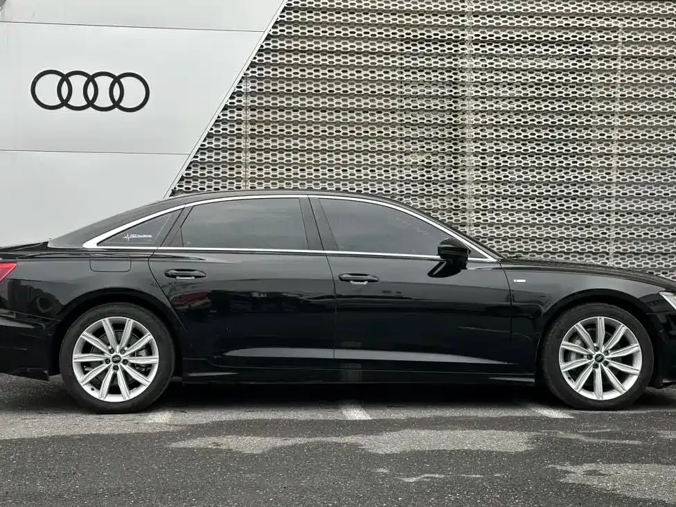Audi A6L 2024 из CN, фото 4