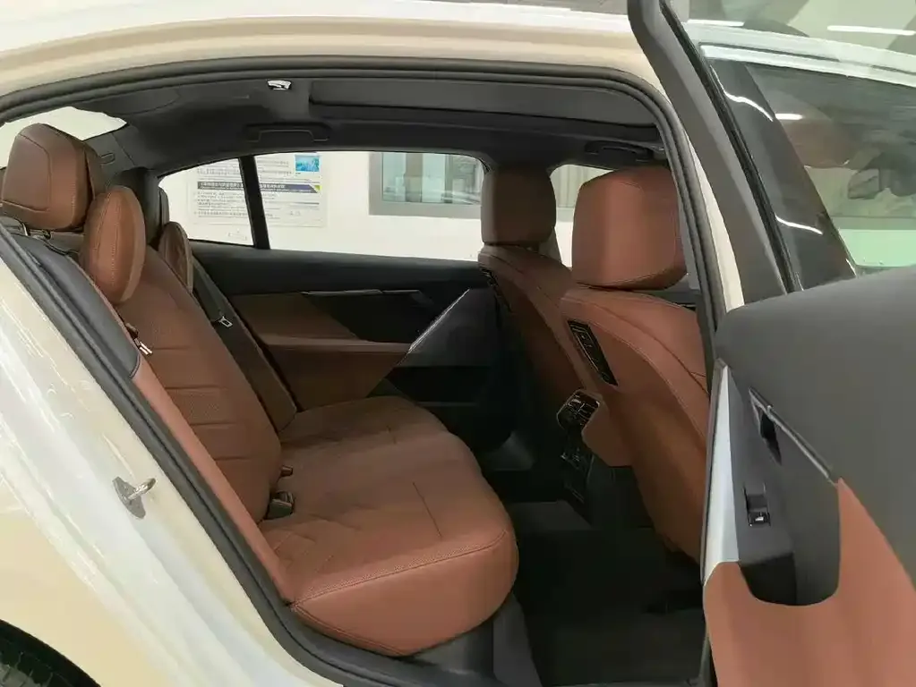 BMW i5 2025 из CN, фото 5