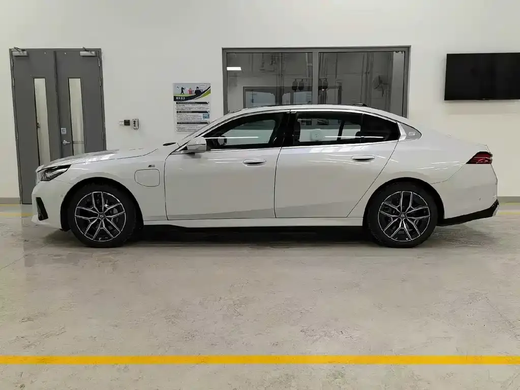 BMW i5 2025 из CN, фото 2