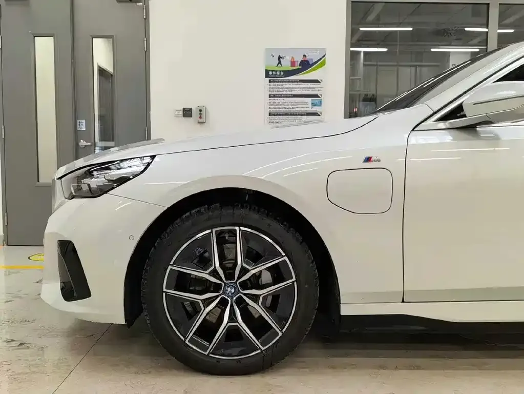BMW i5 2025 из CN, фото 6