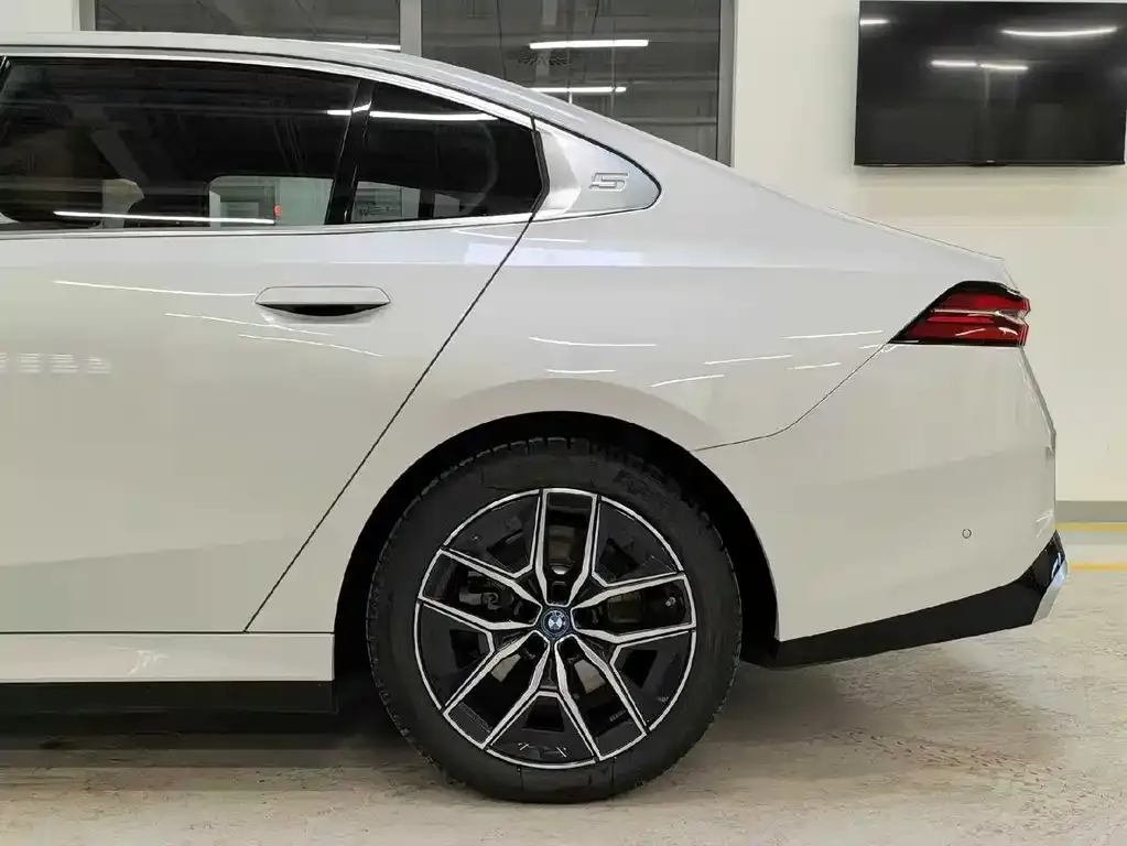 BMW i5 2025 из CN, фото 3