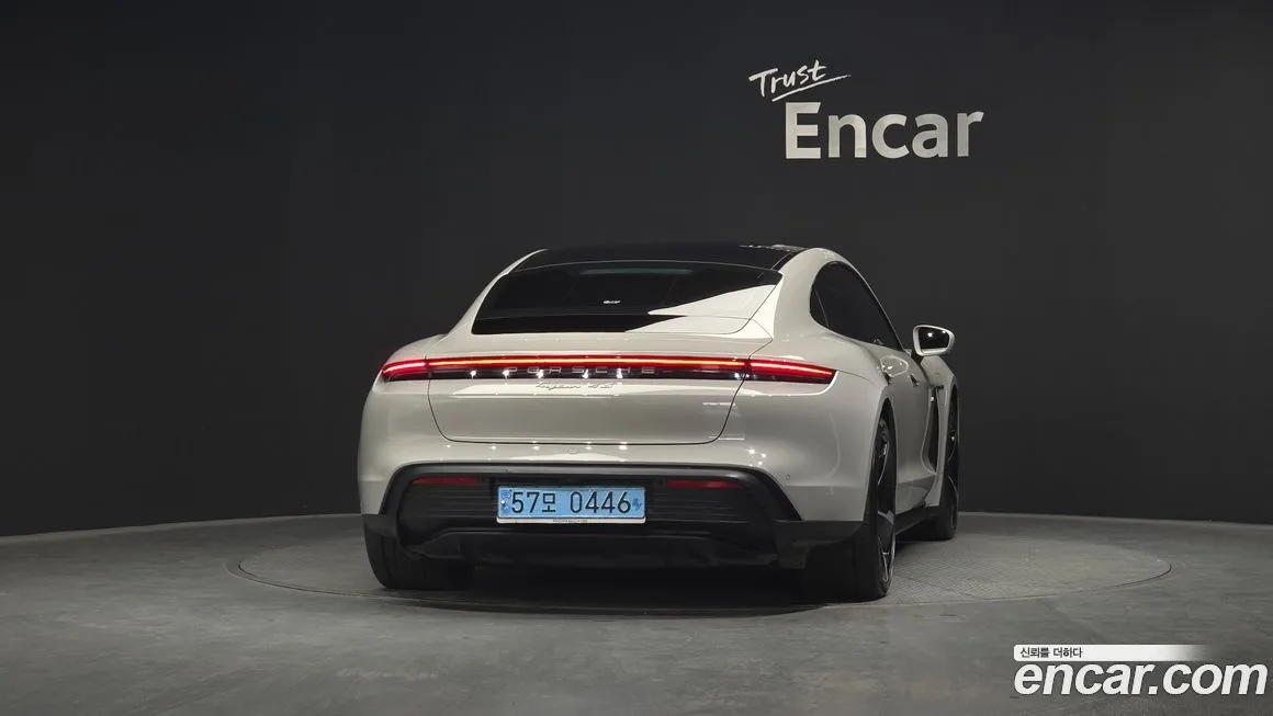 Porsche Taycan 2022 из KR, фото 8