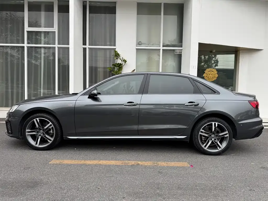 Audi A4L 2021 из CN, фото 3
