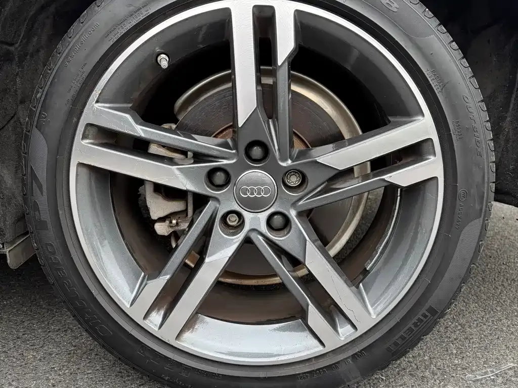 Audi A4L 2021 из CN, фото 5