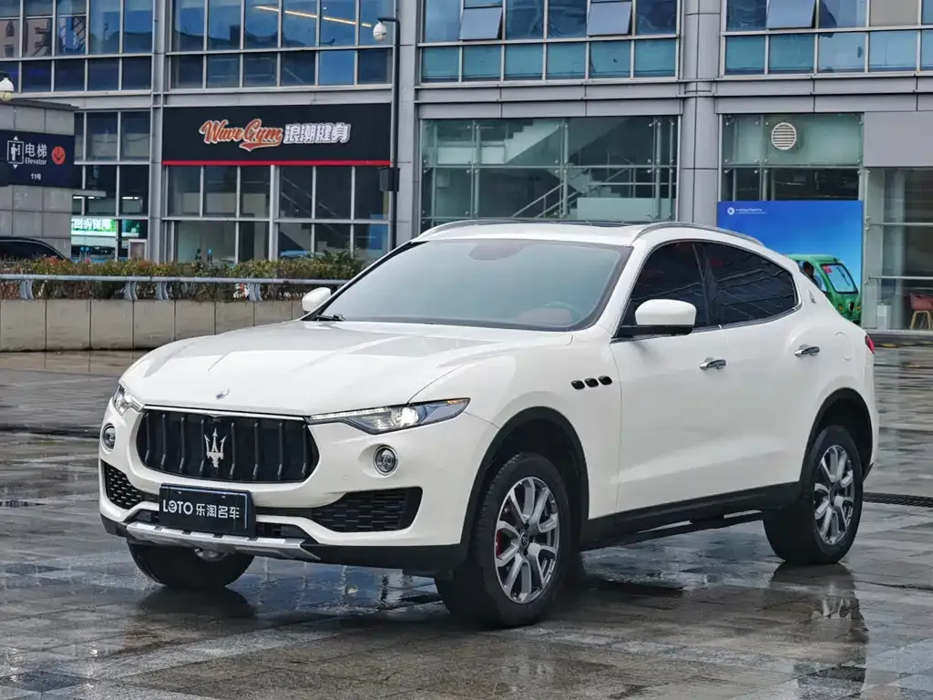 Maserati Levante — фото 1