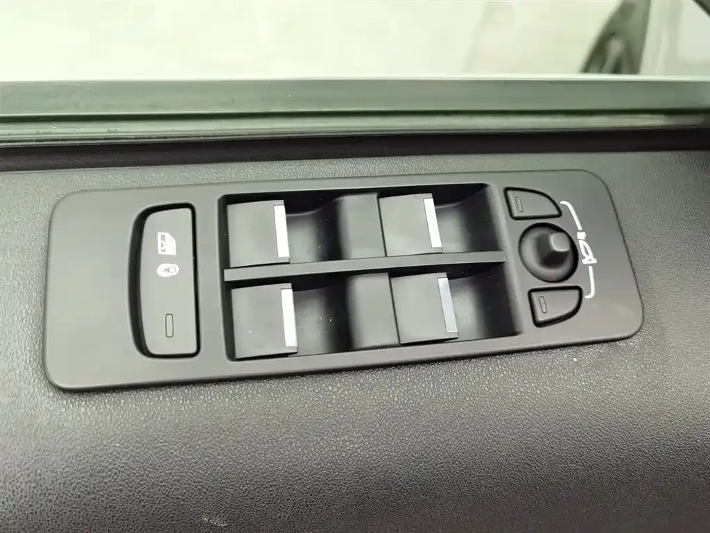 Land Rover Discovery Sport — фото 10