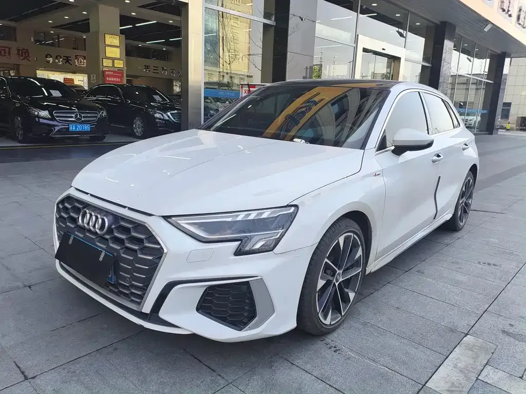 Audi A3 2023 из CN, фото 1