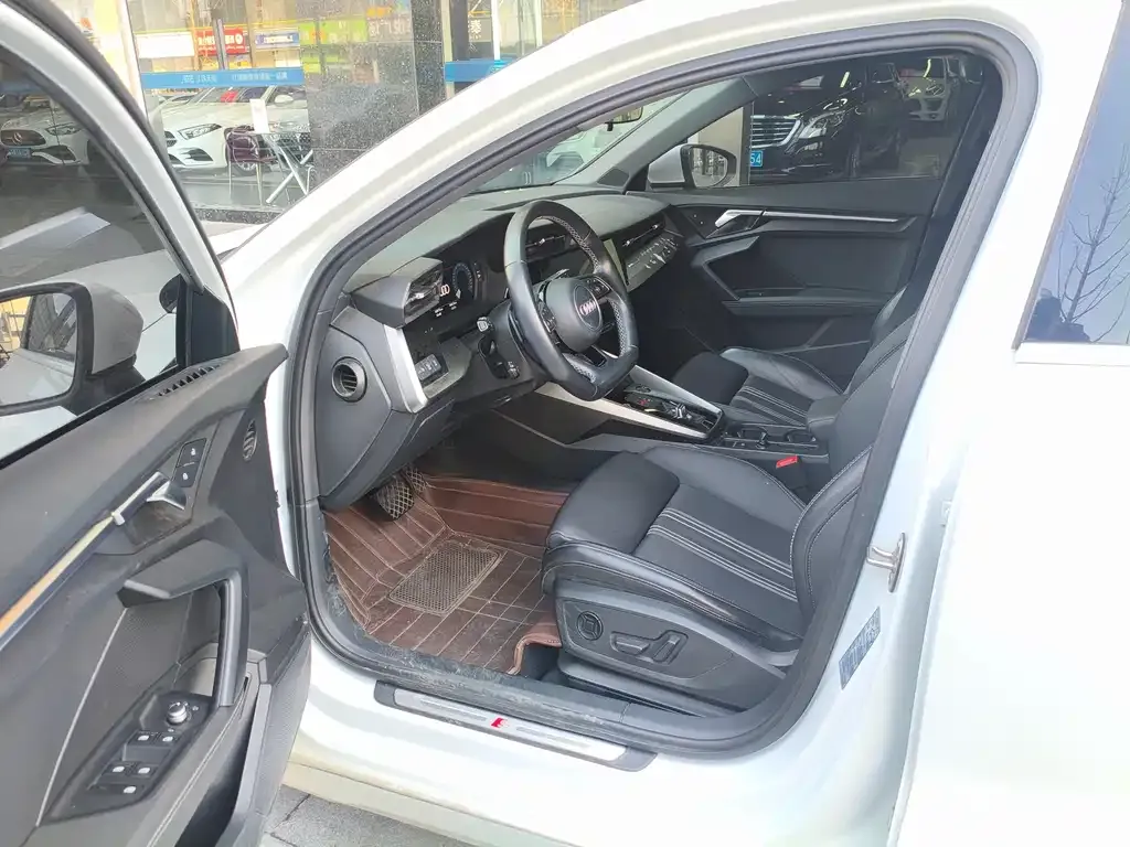 Audi A3 2023 из CN, фото 2