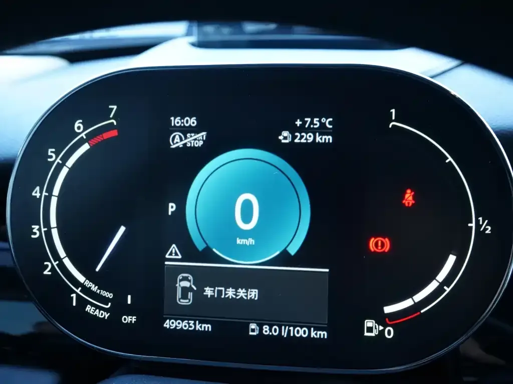 MINI Cooper (3-door) 2023 из CN, фото 2