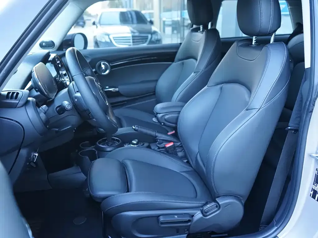 MINI Cooper (3-door) 2023 из CN, фото 9