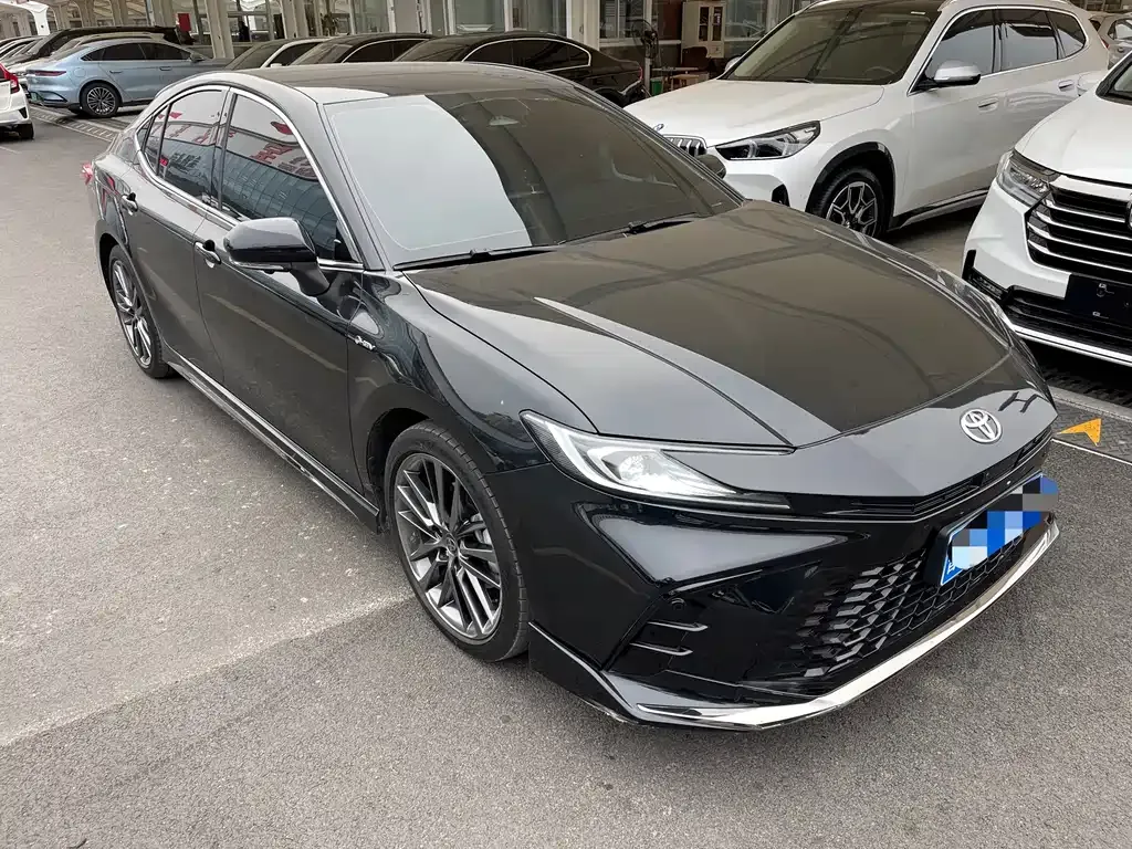 Toyota Camry — фото 10