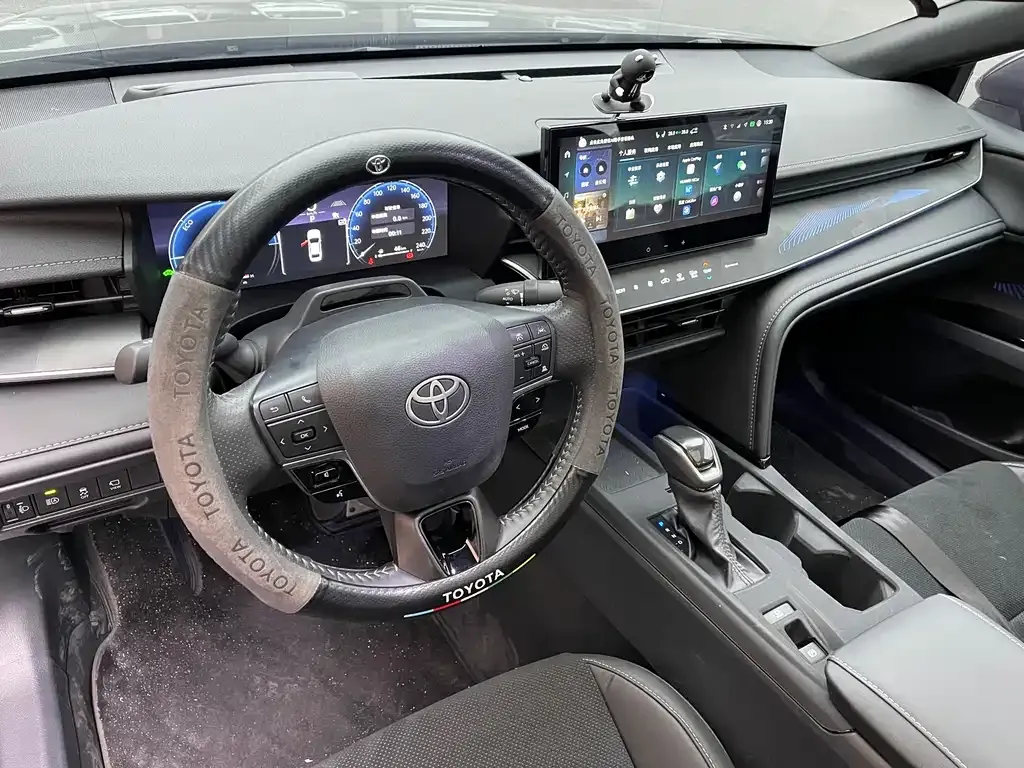 Toyota Camry — фото 8