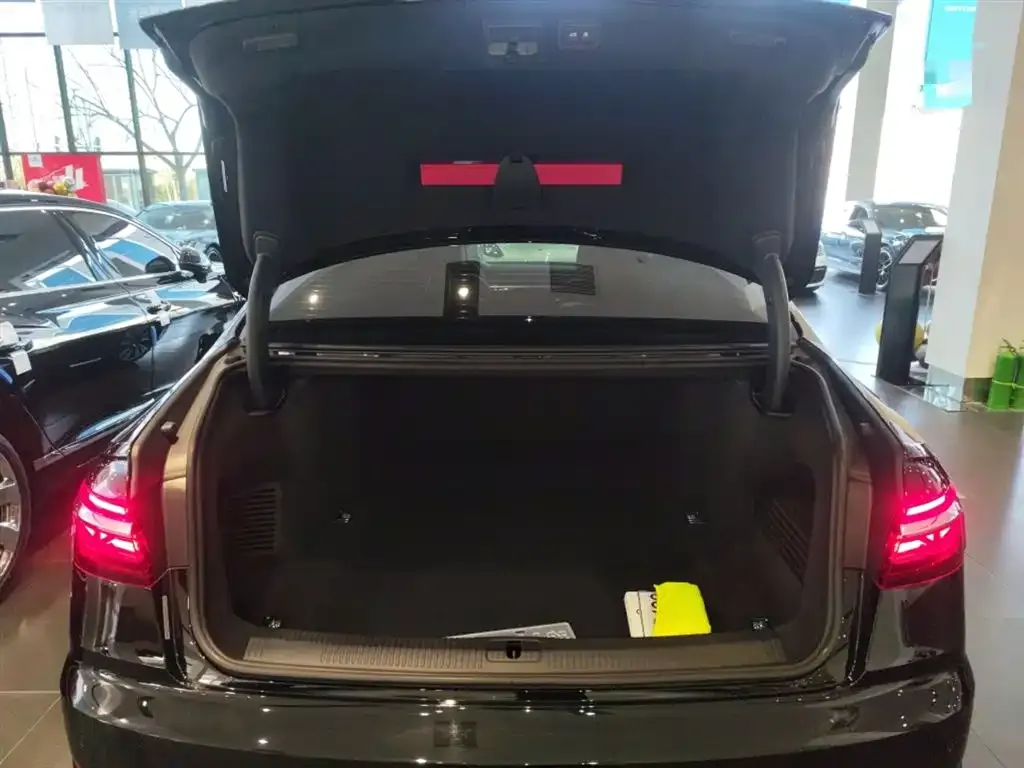 Audi A8 2025 из CN, фото 8