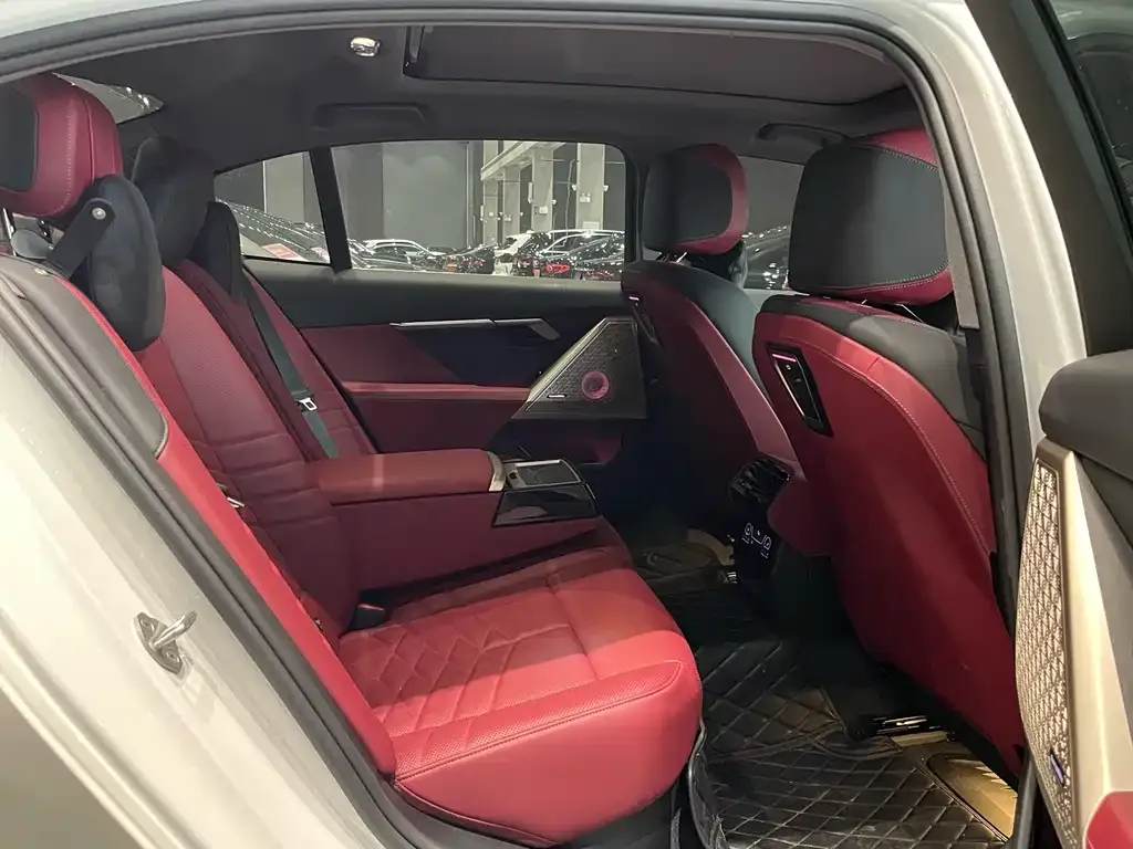 BMW 5 Series 2024 из CN, фото 6