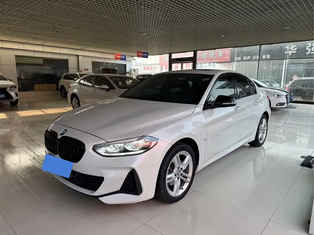 BMW 1 Series 2021 из CN, фото 1
