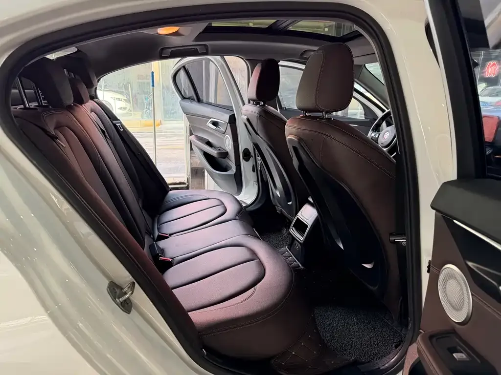 BMW 1 Series 2021 из CN, фото 4