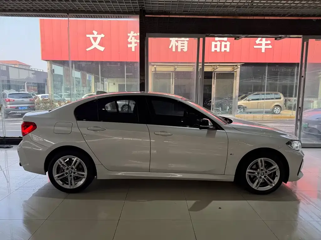 BMW 1 Series 2021 из CN, фото 2