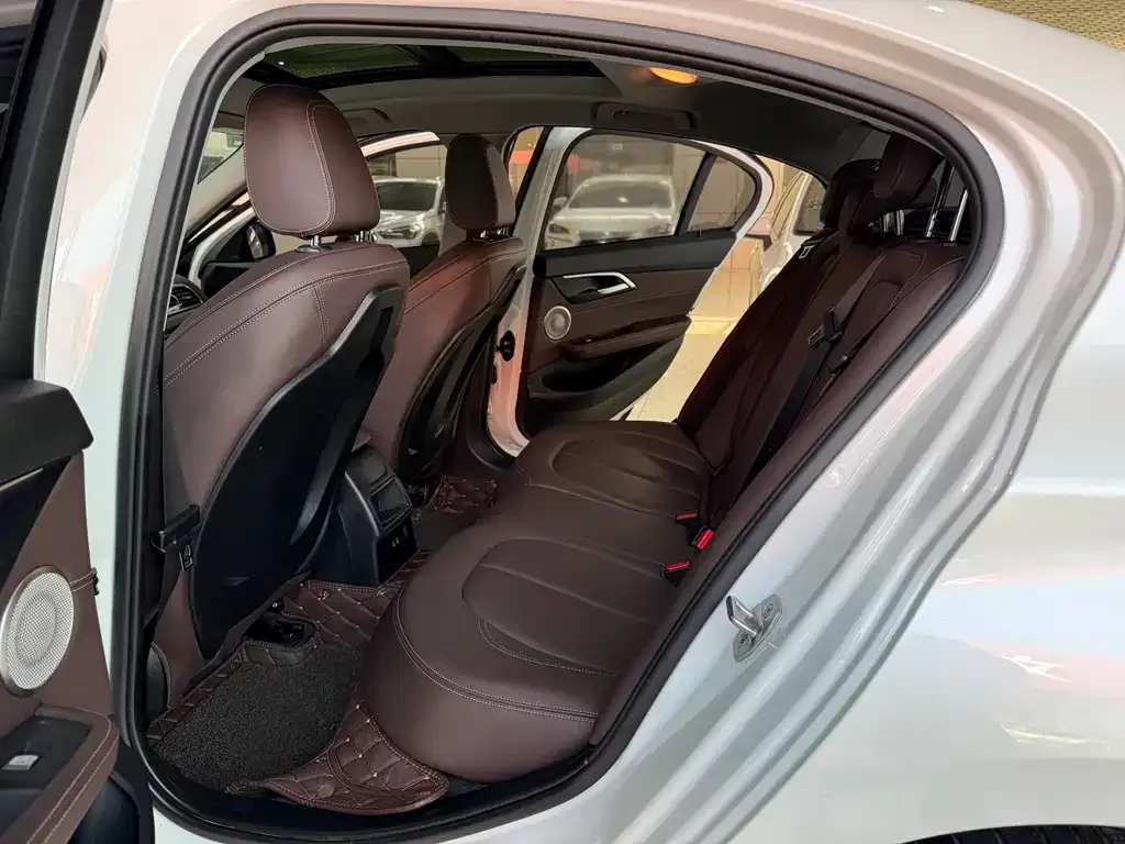 BMW 1 Series 2021 из CN, фото 10