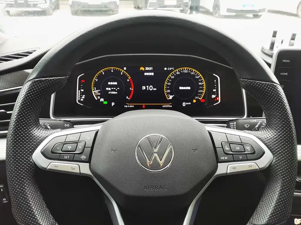 Volkswagen Tiguan L — фото 9
