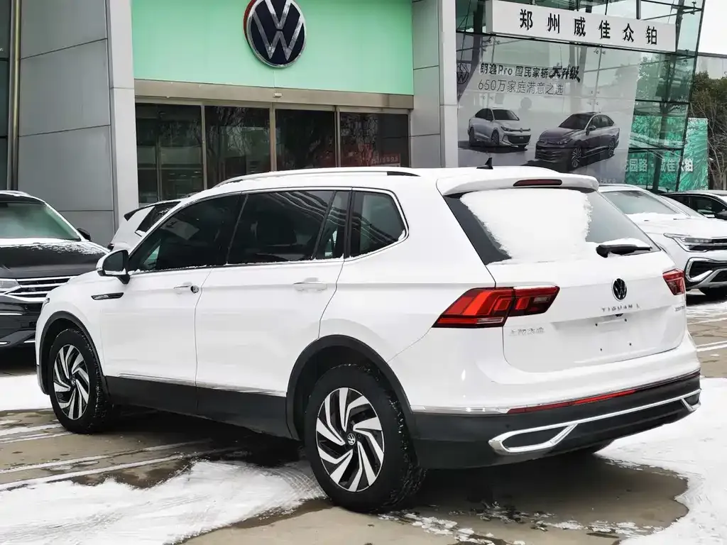 Volkswagen Tiguan L — фото 7