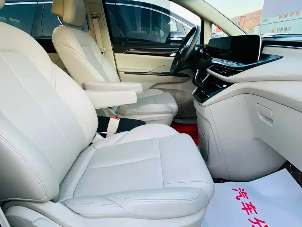 Buick GL8 2023 из CN, фото 9