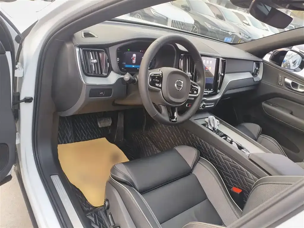 Volvo XC60 2024 из CN, фото 9