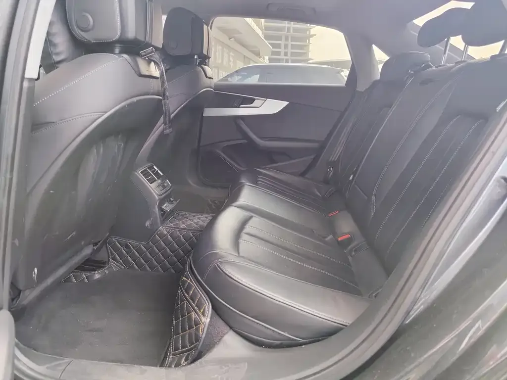 Audi A4L 2022 из CN, фото 3